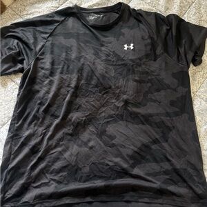 Under Armour Men's Black Patterned Tee